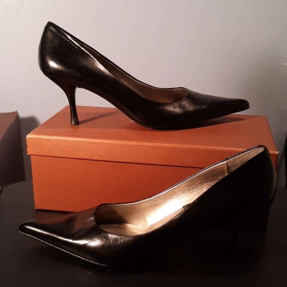 Nine west Pointed toe kitten heels